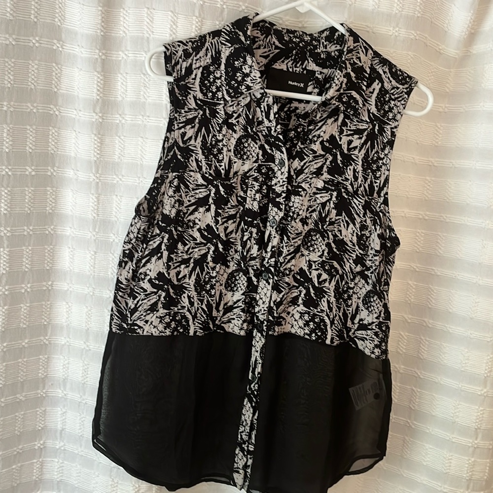 Hurley women’s sleeveless top size Medium